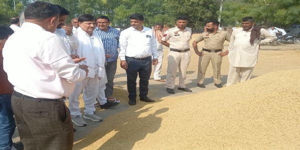 फतेहाबादङ किसानों व व्यापारियों के हितों की रक्षा करना सरकार की प्राथमिकता : राजेश ठकराल