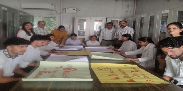 जीडीसी मढ़हीन में नशे के खिलाफ स्लोगन लेखन प्रतियोगिता आयोजित