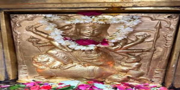 शारदीय नवरात्र के छठे दिन मां कात्यायनी के दरबार में उमड़े श्रद्धालु, आधी रात तक चलेगा दर्शन-पूजन