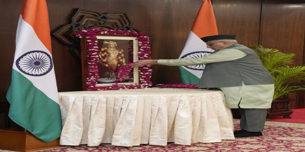 उप राष्ट्रपति ने स्वतंत्रता सेनानी वीरापांड्या कट्टाबोम्मन की पुण्यतिथि पर दी श्रद्धांजलि