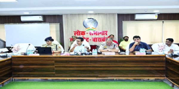 दुर्गा पूजा और दशहरा की तैयारियों की मंडलायुक्त व डीआईजी ने की समीक्षा