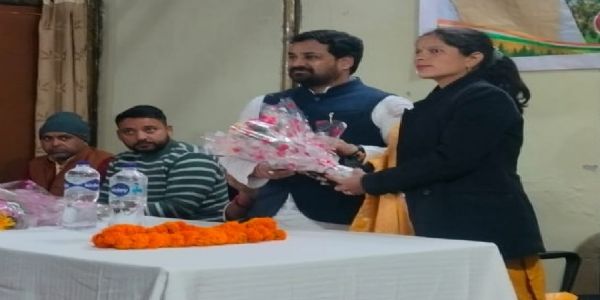 पर्यटन नगरी धनोल्टी की समस्याएं हल करने की मांग उठाई