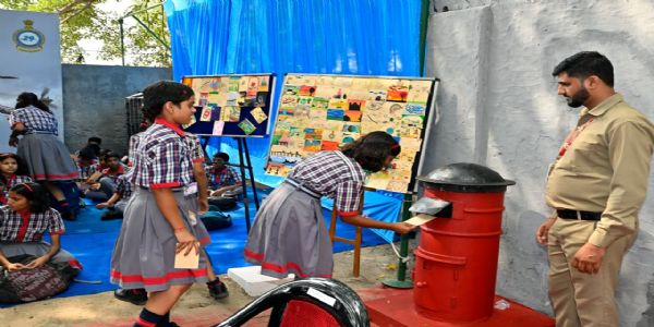 प्रयागराज के बमरौली के ऐतिहासिक डाकघर में सजी डाक टिकट प्रदर्शनी, बच्चों ने जाना डाक विरासत का महत्व