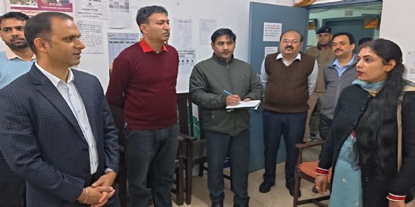 विकास भवन में बिना अनुमति अनुपस्थित कार्मिकों पर कार्रवाई के निर्देश