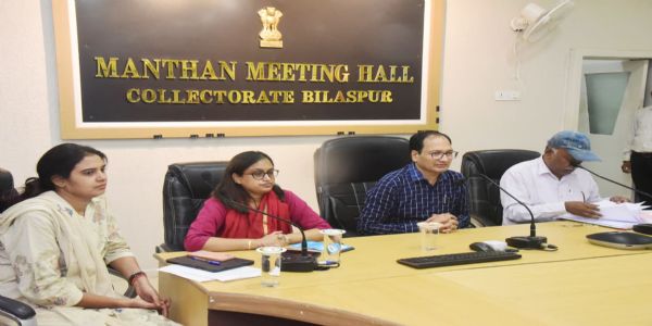 कामकाज में इतनी पारदर्शिता रखें कि जानकारी छिपाने की जरूरत ही न पड़े : कलेक्टर