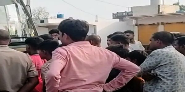 स्कूल बस की टक्कर से बाइक सवार की मौत