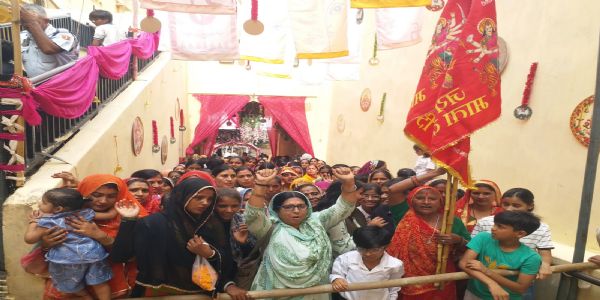 छठ मेला: आमेर के शिला माता मंदिर में उमड़े श्रद्धालु