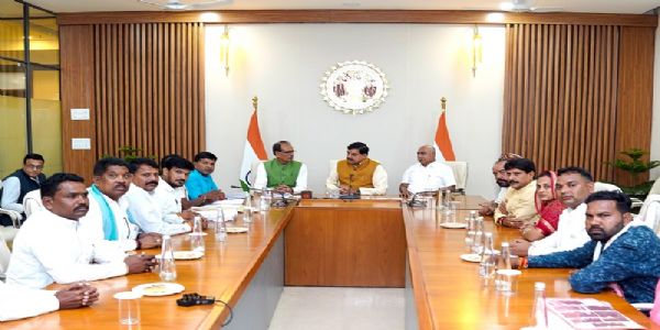 मप्रः कोसमी में मकान-खेत उजड़ने पर भड़का आक्रोश, 5,000 आदिवासियों का भोपाल कूच