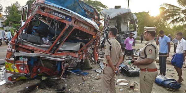 पुलिस अधीक्षक ने दुर्घटना स्थल का दौरा किया। फोटो साभार: एसपी कार्यालय। पुलिस अधीक्षक ने दुर्घटना स्थल का दौरा किया। फोटो साभार: एसपी कार्यालय।