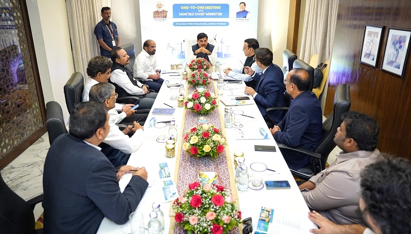 विजयवाड़ा में उद्योगपतियों और निवेशकों से चर्चा करते हुए मुख्यमंत्री मोहन यादव विजयवाड़ा में उद्योगपतियों और निवेशकों से चर्चा करते हुए मुख्यमंत्री मोहन यादव
