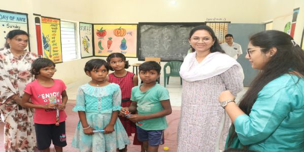 आश्रम और आंगनबाड़ी केंद्रों में मिलीं खामियां, कलेक्टर ने जिम्मेदारों को नोटिस जारी करने के दिए निर्देश