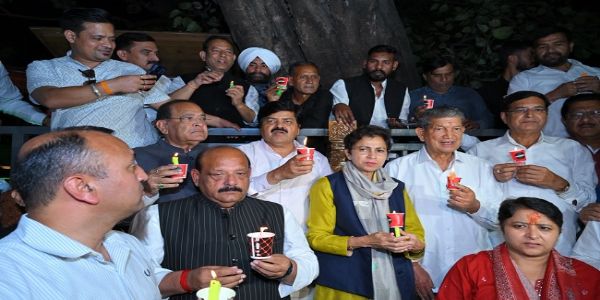 अंकिता को न्याय दिलाने की मांग, दुष्यंत गौतम की राज्यपाल नियुक्ति के विरोध में कांग्रेस का कैंडल मार्च