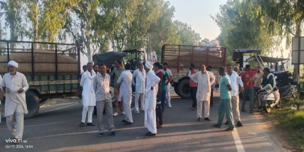 धान खरीद नहीं होने पर गुस्साए किसानों ने लगाया जींद-कैथल मार्ग पर जाम
