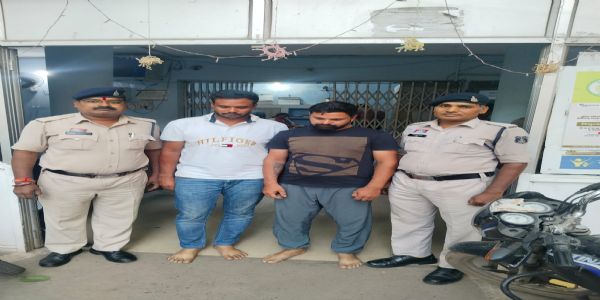 रायपुर : मारपीट कर मोबाइल और एक्टिवा की चाबी लूटने वाले दो आरोपित गिरफ्तार