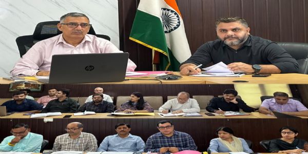 एचएडीपी और जेकेसीआईपी की परियोजनाओं में तेजी लाएं, समयसीमा का रखें ध्यान-डीसी कठुआ
