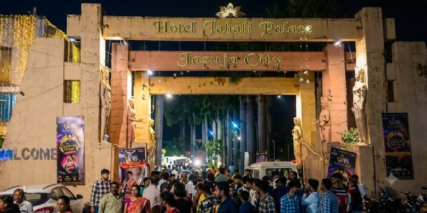 जबलपुरः गरबा पंडाल में हंगामा, हिन्दू संगठन महिला कार्यकर्ताओं ने लगाए अभद्रता और मारपीट के आरोप