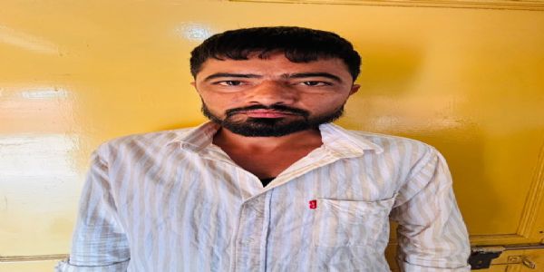 दस हजार का फरार इनामी आरोपी गिरफ्तार