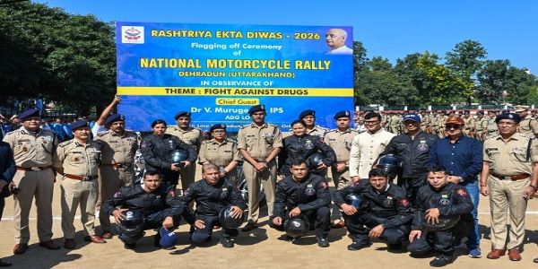 नशा-मुक्ति का संदेश लेकर गुजरात रवाना हुआ उत्तराखंड पुलिस का 12 सदस्यीय दल
