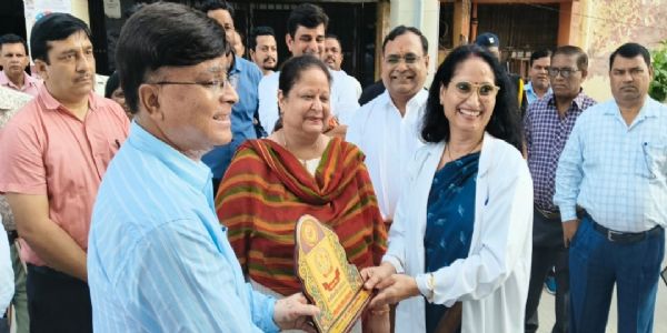 बिजनौर पहुंची मंडलायुक्त, महात्मा विदुर राज्य चिकित्सा महाविद्यालय एवं अस्पताल का किया निरीक्षण