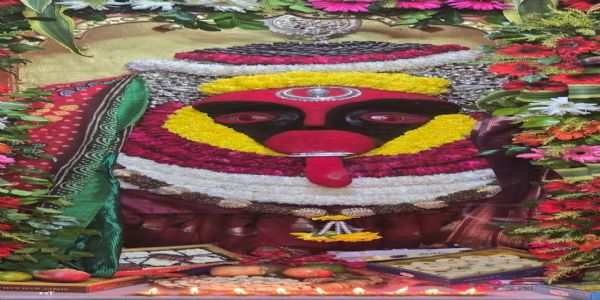 शारदीय नवरात्र : वाराणसी में सातवें दिन मां कालरात्रि के दरबार में उमड़ा आस्था का सैलाब