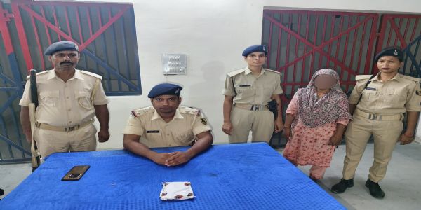 स्मैक के साथ महिला गिरफ्तार