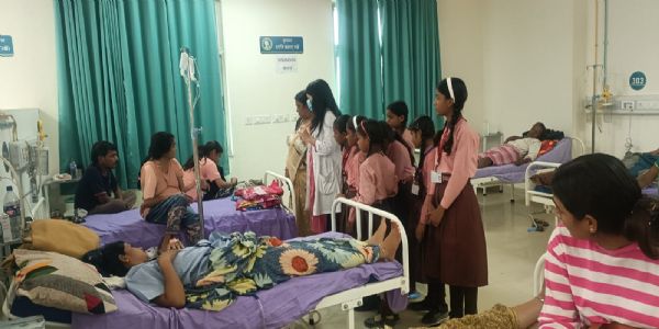 मिशन शक्ति के तहत छात्राओं ने किया मेडिकल कॉलेज का शैक्षिक भ्रमण