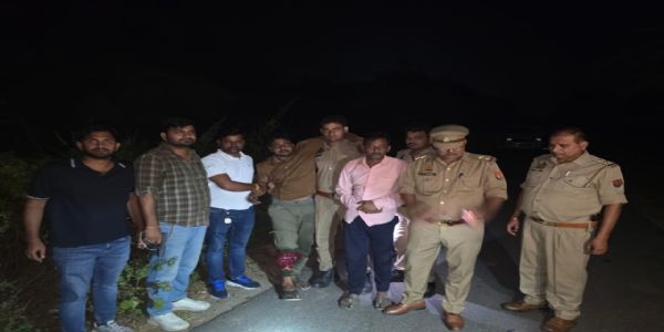 पुलिस मुठभेड़ में दाे चाेर गिरफ्तार, एक के पैर में लगी गाेली