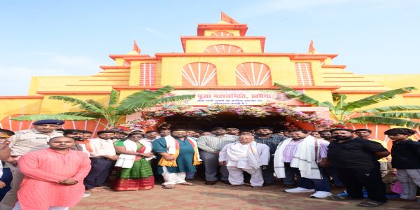 उपायुक्त ने खदइया और सेरेनदाग दुर्गापूजा पंडालों का किया उद्घाटन