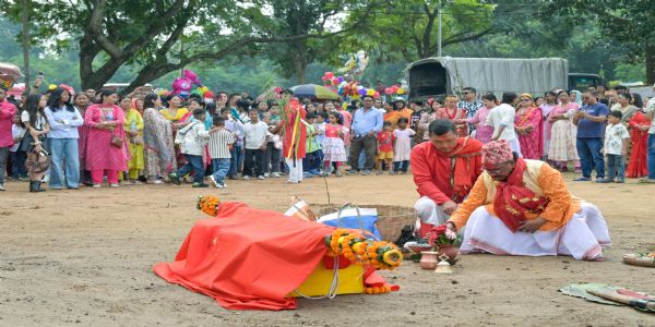 गोरखा जवानों ने धूमधाम से निकाली फूलपाती शोभायात्रा, फायरिंग कर दी मां दुर्गा को सलामी