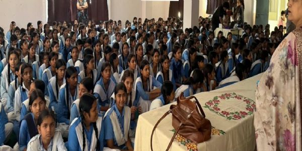 विद्यार्थियों को डिजिटल साक्षरता के प्रति किया जागरूक