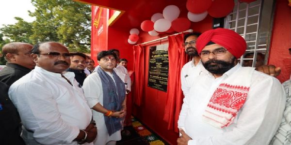 डिजिटल युग के साथ कदमताल कर रहा डाक विभाग, नागरिकों को मिल रहीं आधुनिक सुविधाएं: सिंधिया