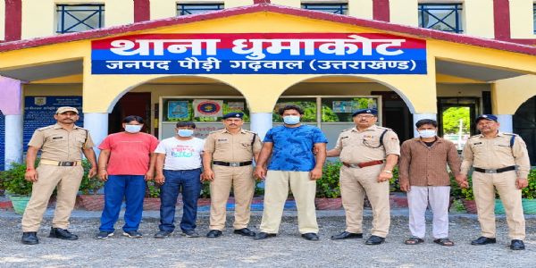 बैरियर तोड़कर भागे गांजा तस्कर मुरादाबाद से गिरफ्तार, भेजे जेल