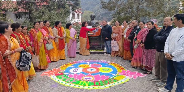 नैनीताल में रंगोली के जरिए दिया स्वच्छता, डिजिटल भारत और आत्मनिर्भरता का संदेश