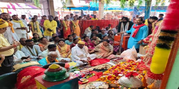 सप्तमी पर मां अंगारमोती के दरबार में उमड़ा आस्था का सैलाब, जस गीतों पर झूमे श्रद्धालु