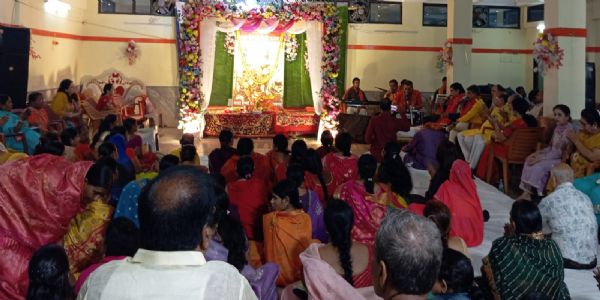 माता वैष्णों देवी मंदिर में सजाई गई माता की चौकी, भक्ति गीतों से झूमे श्रद्धालु भक्त