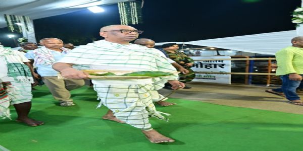 मां रूपी सोरेन के दशकर्म संस्कार में शामिल हुए मुख्यमंत्री हेमंत सोरेन