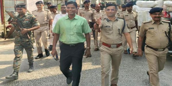 दुर्गा पूजा को लेकर प्रशासन अलर्ट, 450 स्थानों पर सुरक्षा के पुख्ता इंतजाम