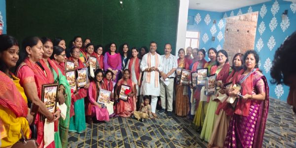 देवरिया : लोकमाता अहिल्याबाई होल्कर नारी शक्ति सम्मान समारोह में महिलाओं को किया गया सम्मानित