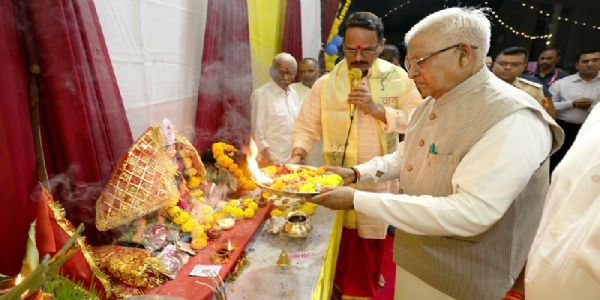 मप्रः माँ दुर्गा की महाआरती में शामिल हुए राज्यपाल पटेल