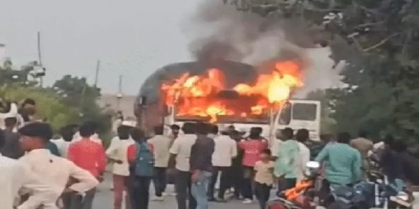 मप्र में तीन अलग-अलग सड़क हादसों में चार लोगों की मौत, मंदसौर में भीड़ ने ट्रक जलाया