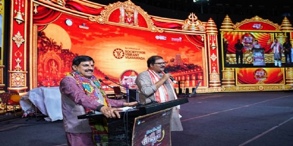विजयवाड़ा उत्सव में श्रद्धालुओं को संबोधित करते हुए मुख्यमंत्री