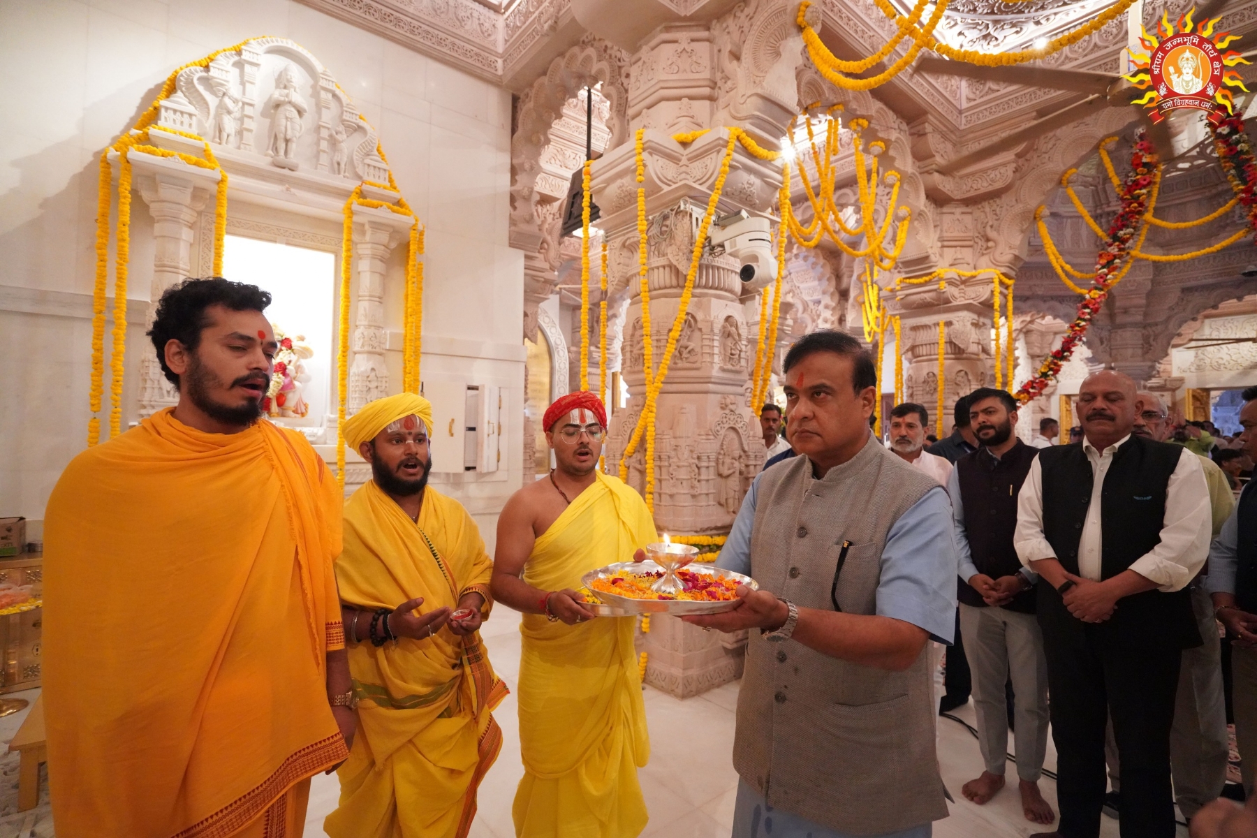 असम के मुख्यमंत्री हिमंत बिस्वा सरमा राम मंदिर में असम के मुख्यमंत्री हिमंत बिस्वा सरमा राम मंदिर में