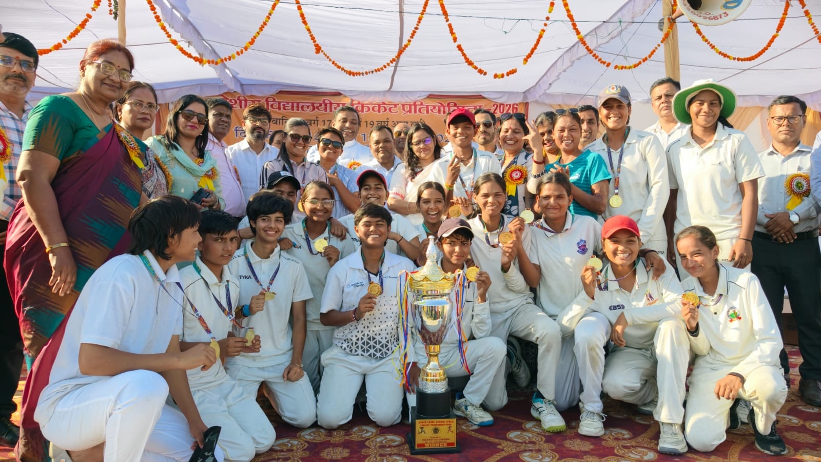 मुरादाबाद में प्रदेशीय विद्यालयीय बालिका क्रिकेट प्रतियोगिता के समापन पर विजेता टीम शील्ड के साथ मुरादाबाद में प्रदेशीय विद्यालयीय बालिका क्रिकेट प्रतियोगिता के समापन पर विजेता टीम शील्ड के साथ