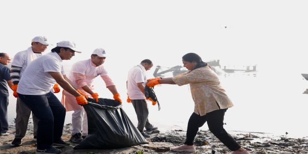 मुख्यमंत्री रेखा गुप्ता रविवार को ‘चलो यमुना अभियान’ के अंतर्गत आयोजित मेगा स्वच्छता अभियान में सहभागिता करते हुए मुख्यमंत्री रेखा गुप्ता रविवार को ‘चलो यमुना अभियान’ के अंतर्गत आयोजित मेगा स्वच्छता अभियान में सहभागिता करते हुए