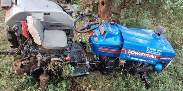शहडोल: तेज रफ्तार ट्रैक्टर इंजन पेड़ से टकराकर गिरा गड्ढे में, दबने से चालक की मौत