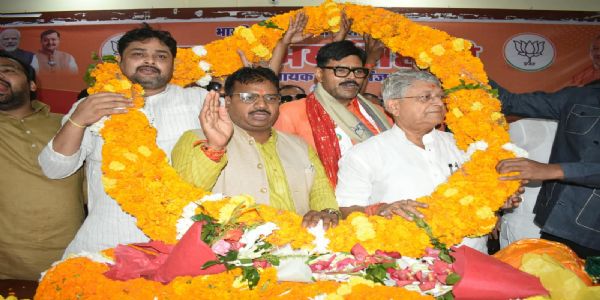 महाअष्टमी के दिन भाजपा कार्यालय में अभय सिंह का अभिनंदन, संगठन की मजबूती पर जोर