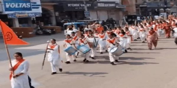 मातृ शक्ति और दुर्गा वाहिनी का शौर्य प्रदर्शन, शस्त्र पूजन के साथ निकाला पथ संचलन