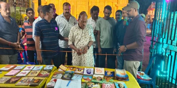 मेदिनीपुर में आरएसएस ने लगाया ‘साहित्य भंडार’ पुस्तक स्टॉल