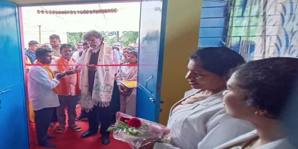 किरण देव के साथ सांसद ने ग्राम पोड़ागुड़ा में प्राथमिक स्वास्थ्य केंद्र का किया लोकार्पण