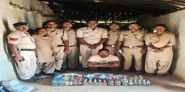 बलरामपुर में दूसरे राज्य की मदिरा में मिलावट की तैयारी, 11.6 बल्क लीटर देशी शराब जब्त